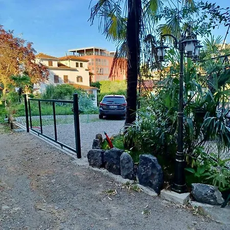 A1 Sea Downtown & Protected Parking Apartment